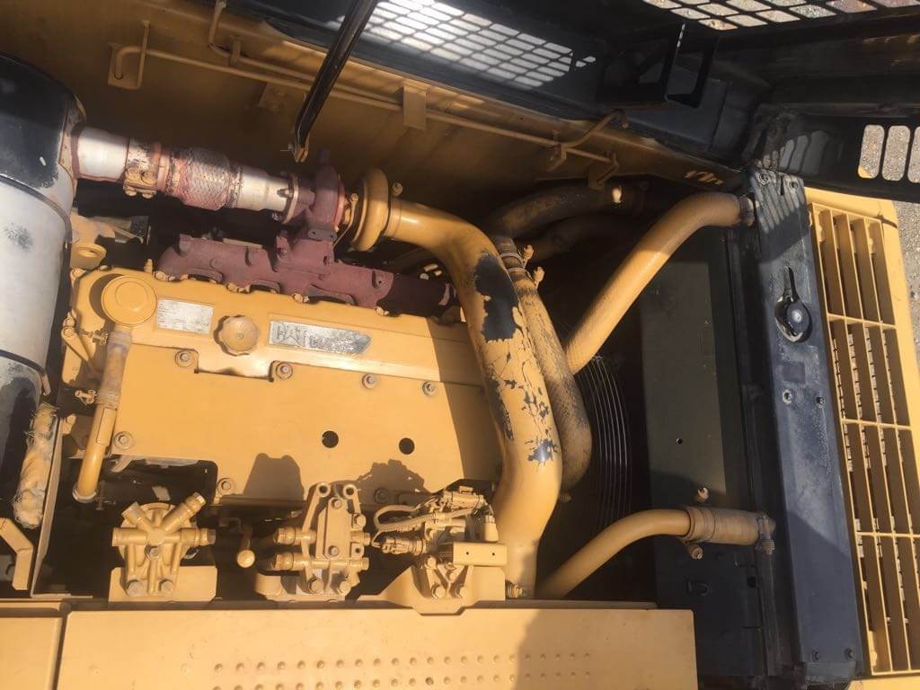 CAT 320D excavator refurbished (18)