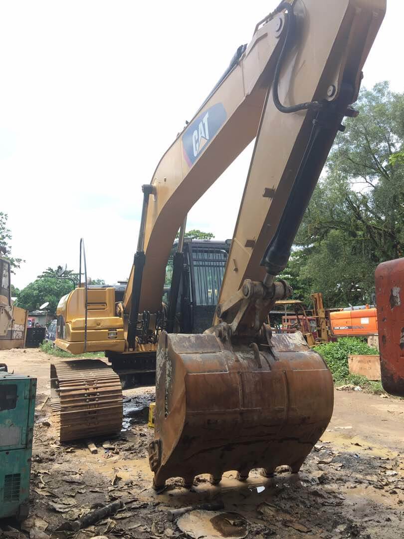 CAT 320D excavator refurbished (25)