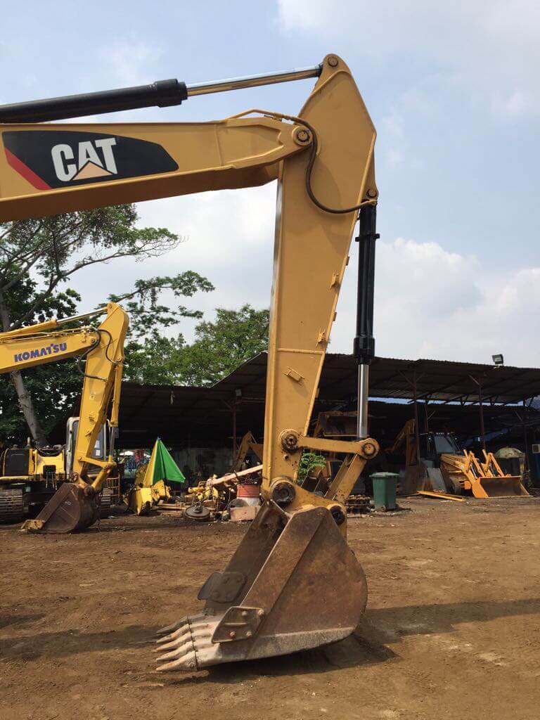 CAT 320D excavator refurbished (6)